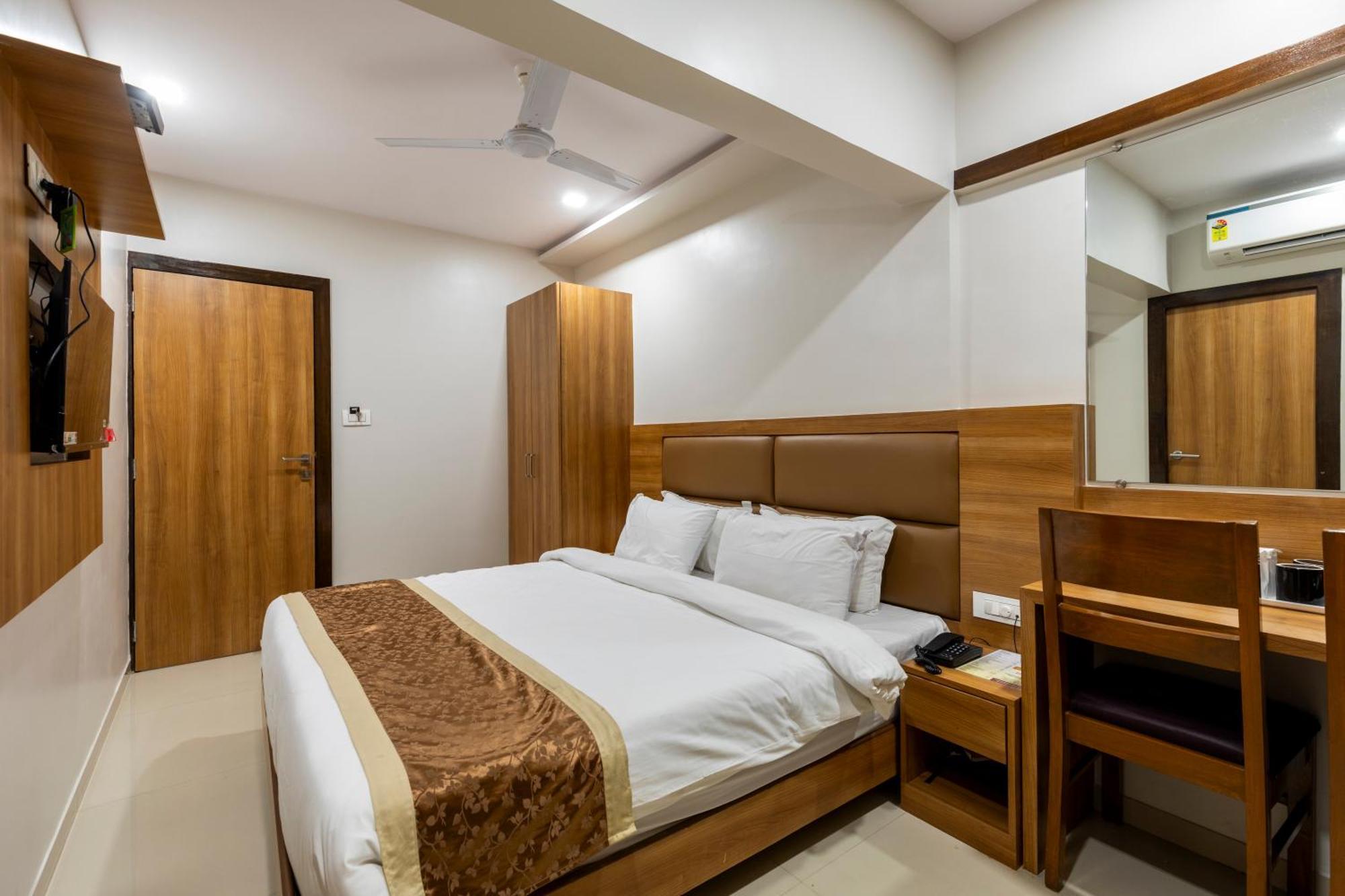 Hotel Embassy Park - Bkc Mumbai Exterior photo