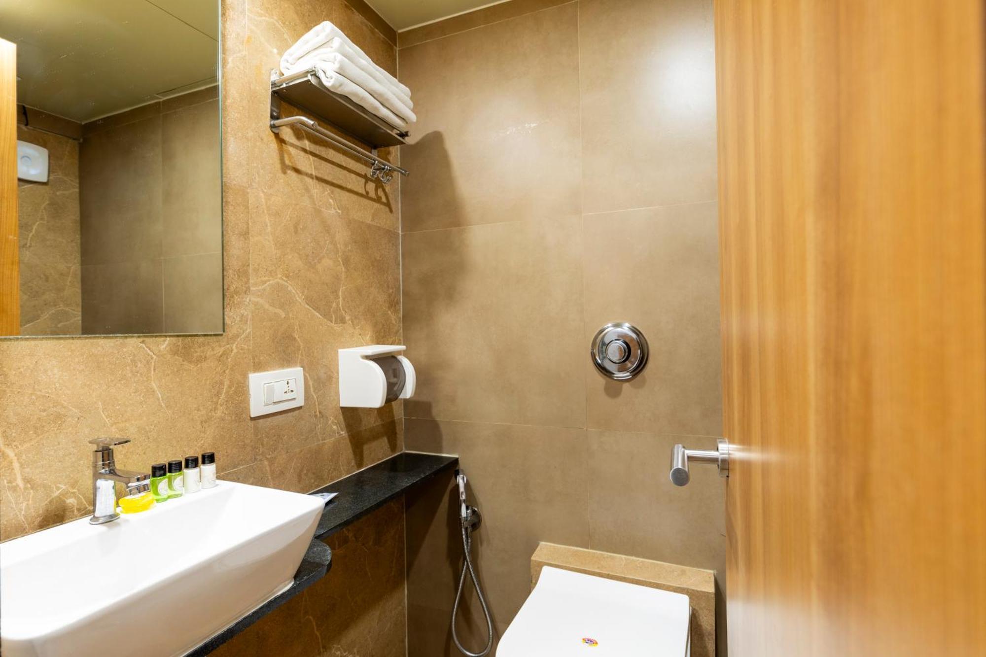 Hotel Embassy Park - Bkc Mumbai Exterior photo