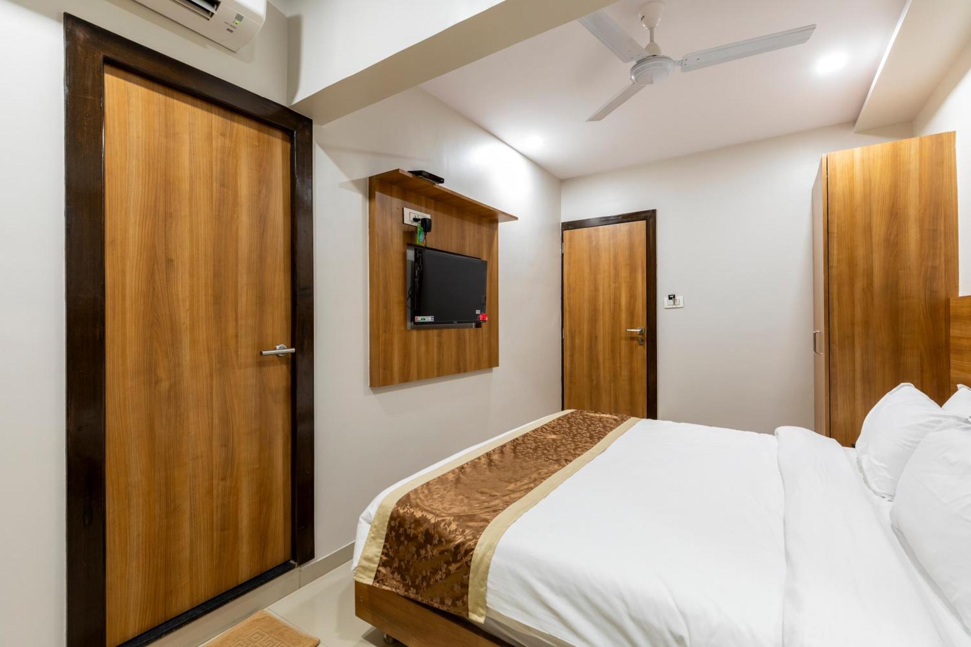 Hotel Embassy Park - Bkc Mumbai Exterior photo